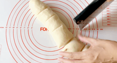 大人小孩都愛吃的軟綿拉絲椰蓉面包,心形造型,簡單易做